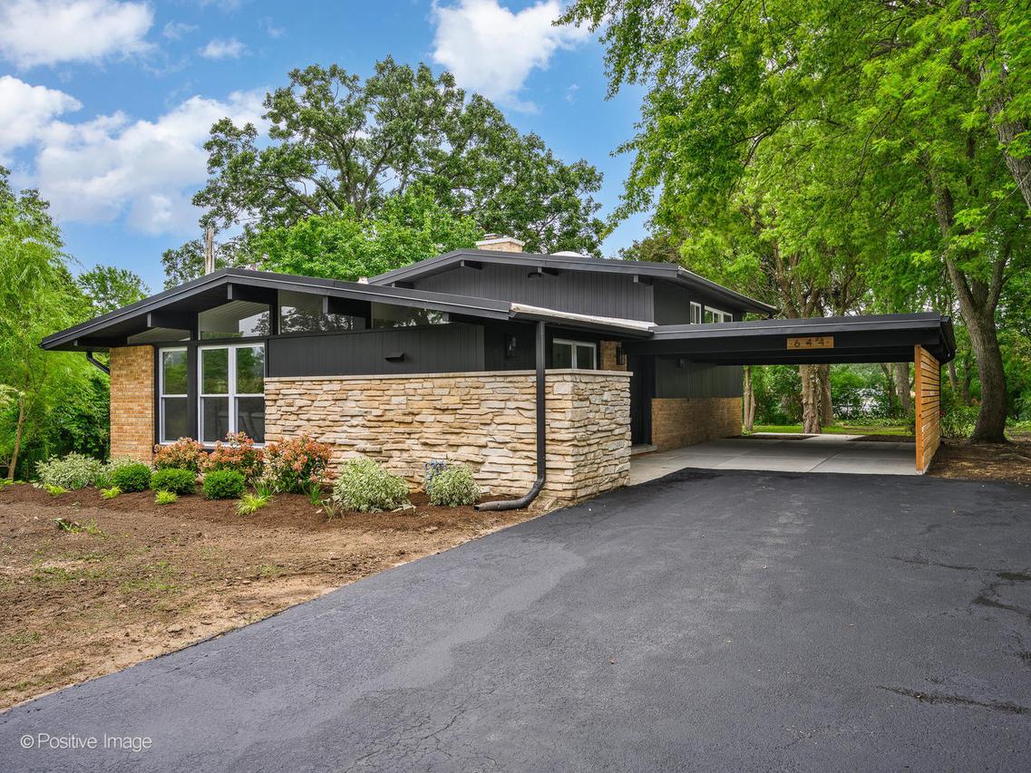 644 Hyacinth Pl., Highland Park, IL 60035