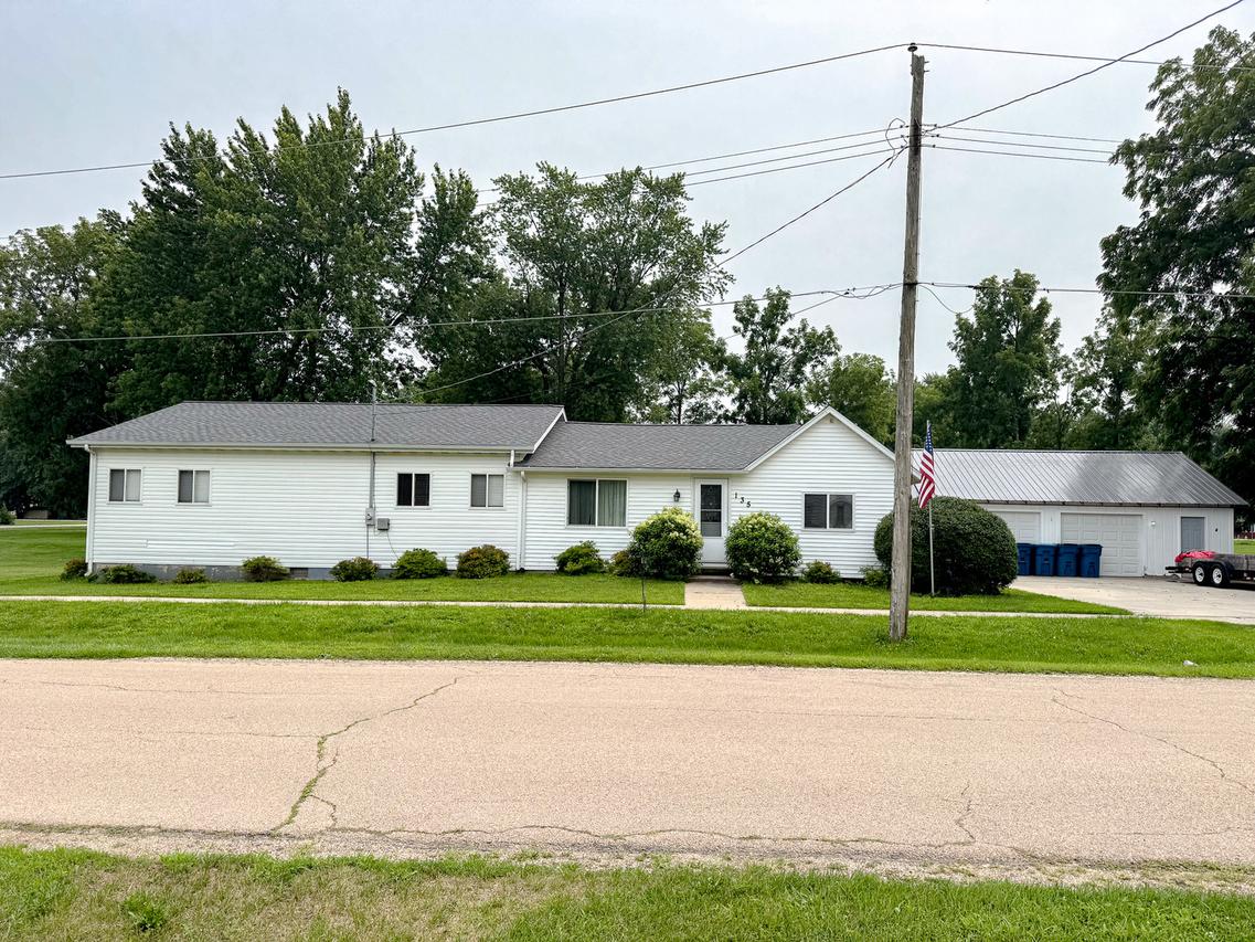 135 W Provost St., Amboy, IL 61310