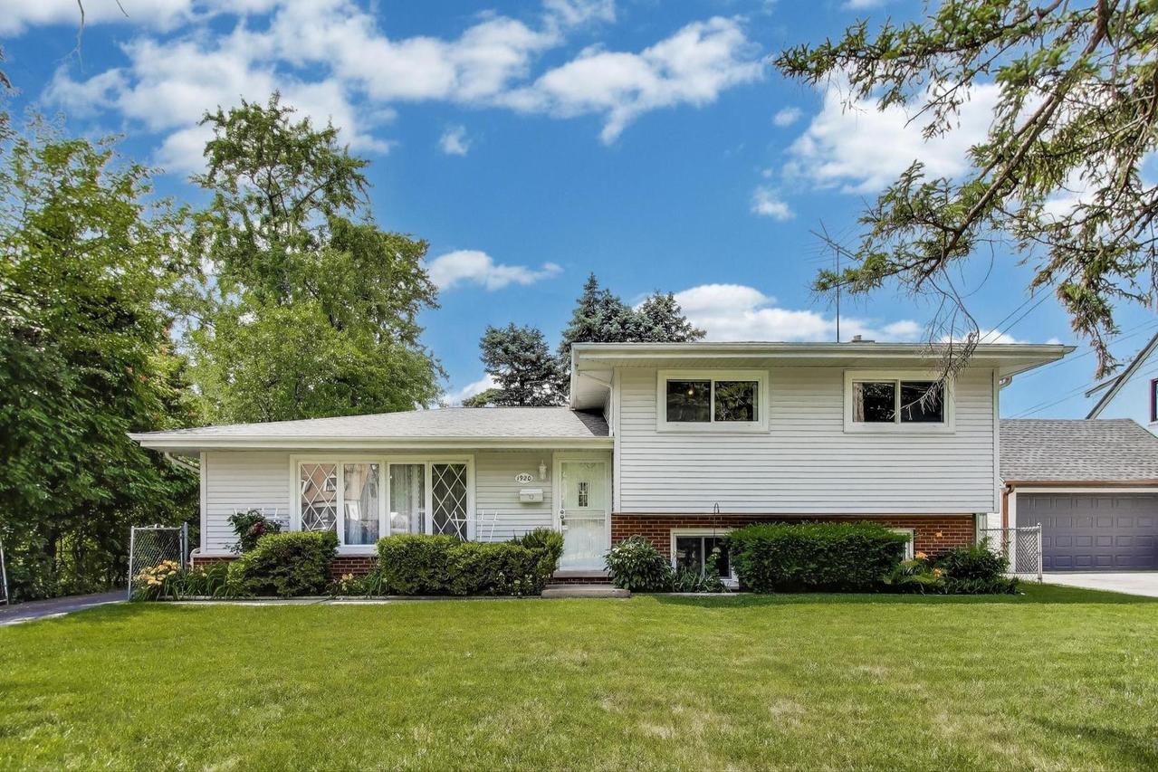 1920 Webster Ln., Des Plaines, IL 60018
