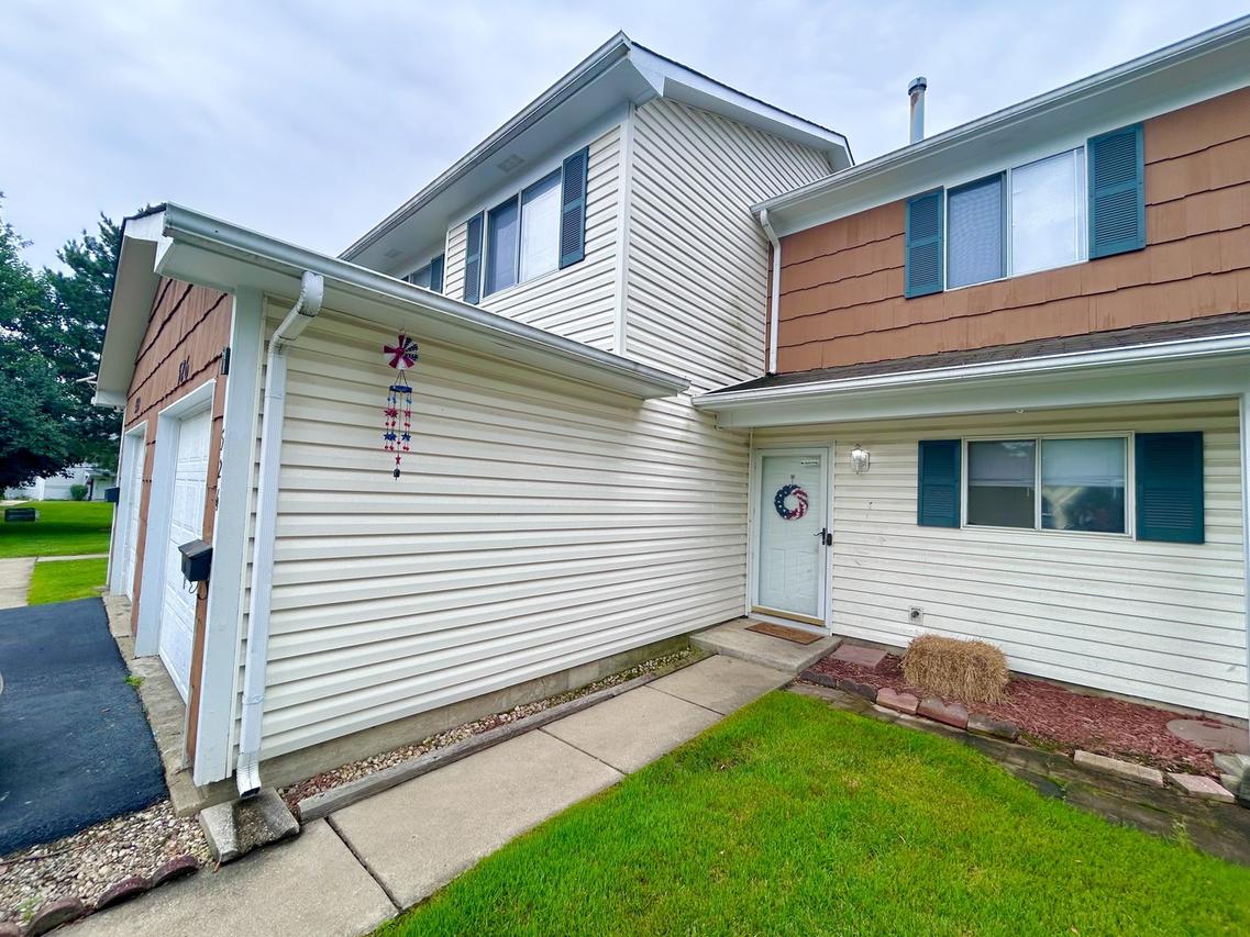 526 Alton Ct., Carol Stream, IL 60188