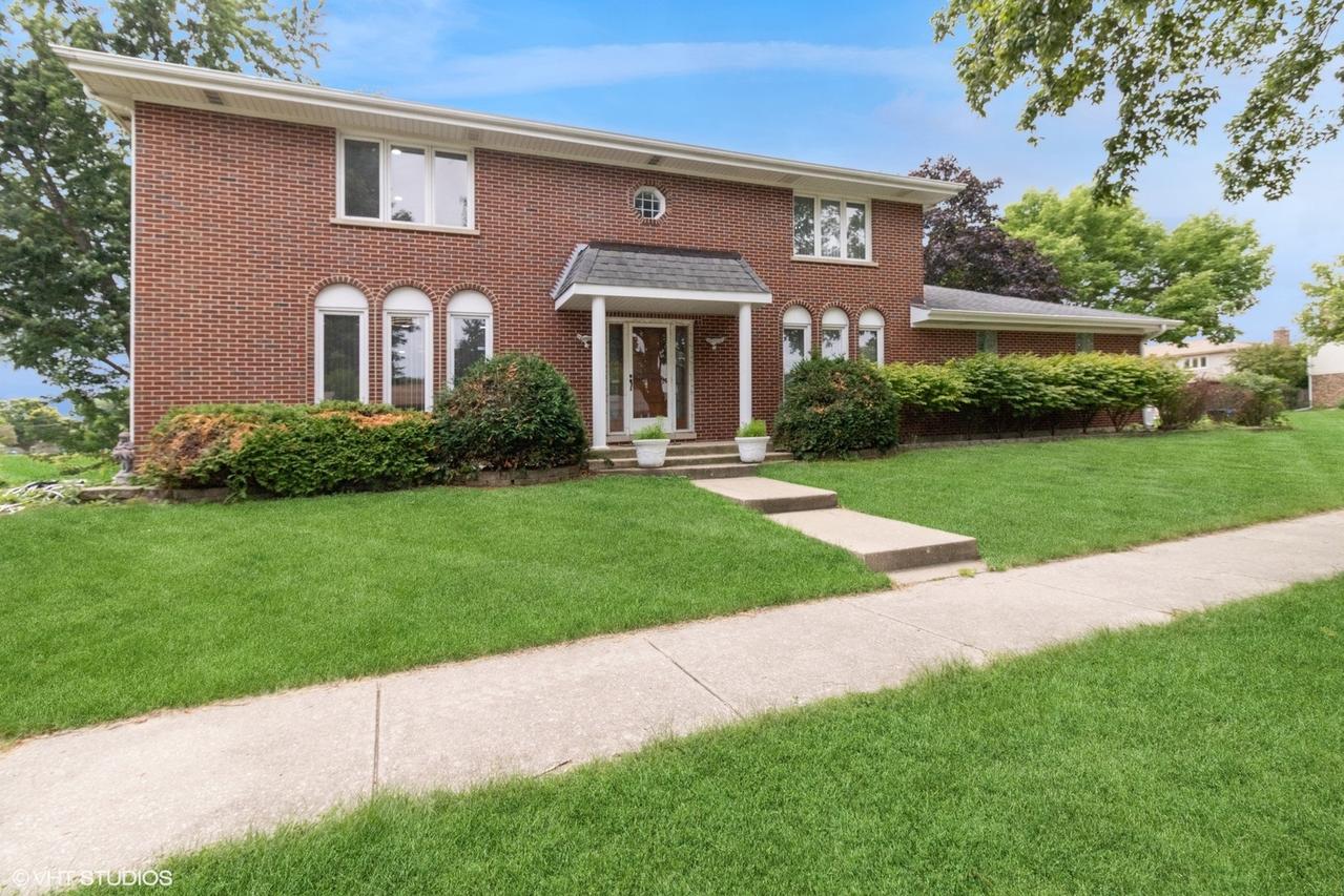 601 S Saint Cecilia Dr., Mount Prospect, IL 60056