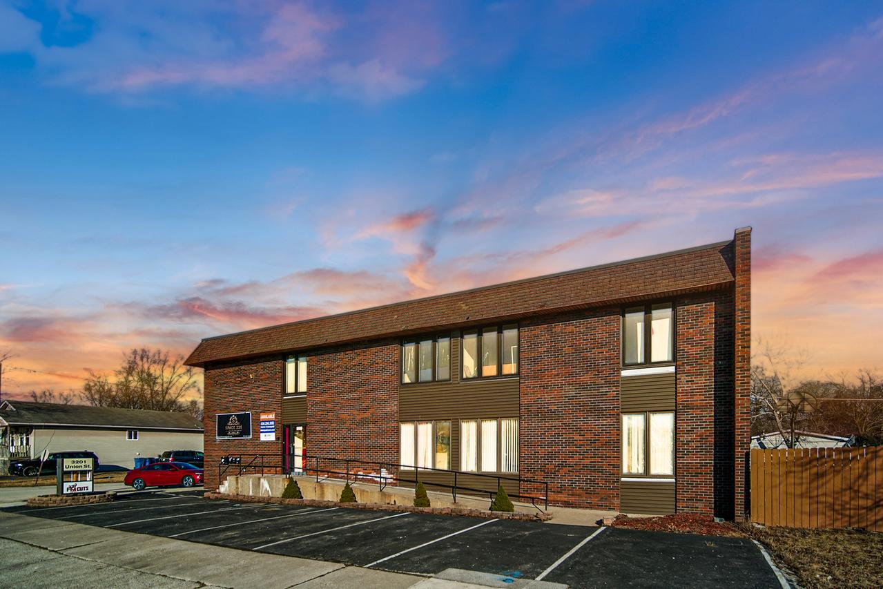 3201 Union Ave., Steger, IL 60475