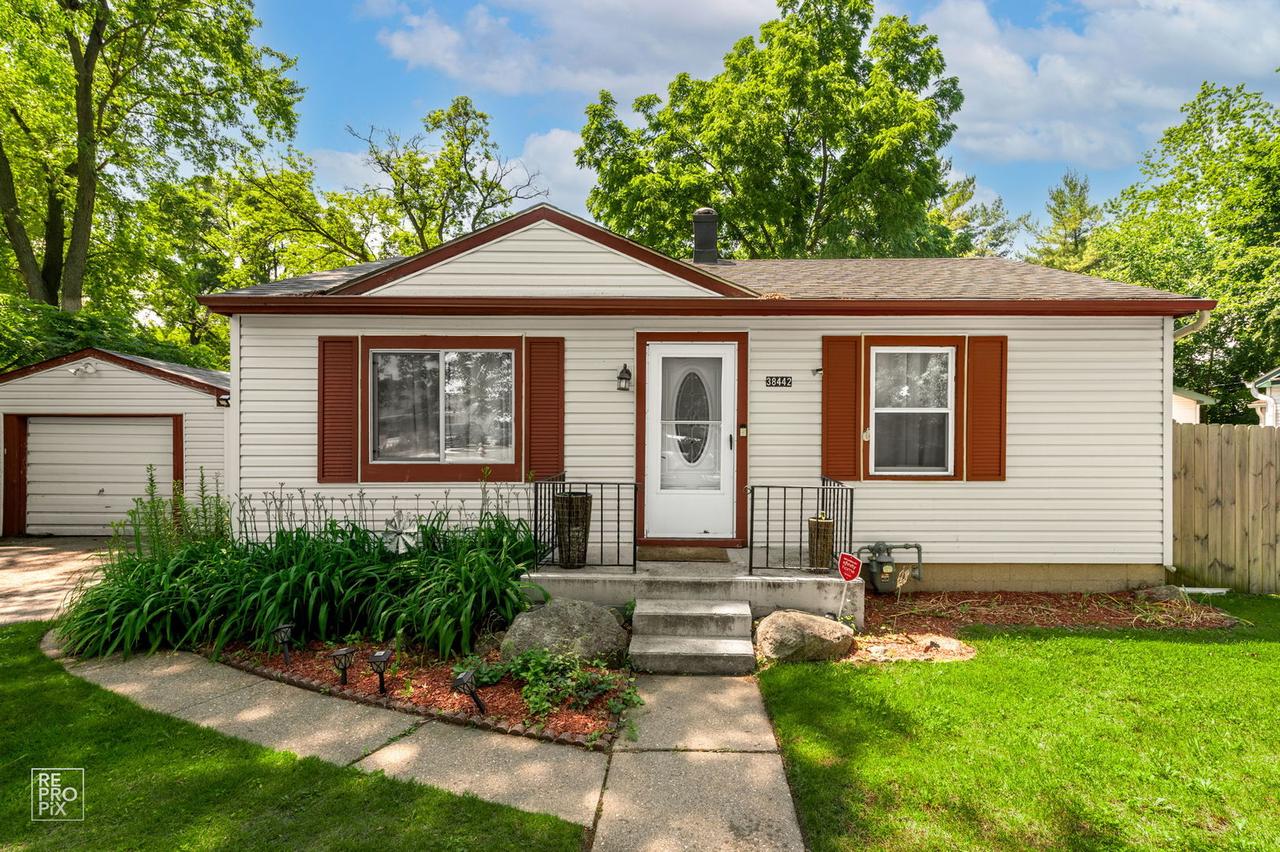 38442 N Wilson Ave., Beach Park, IL 60087