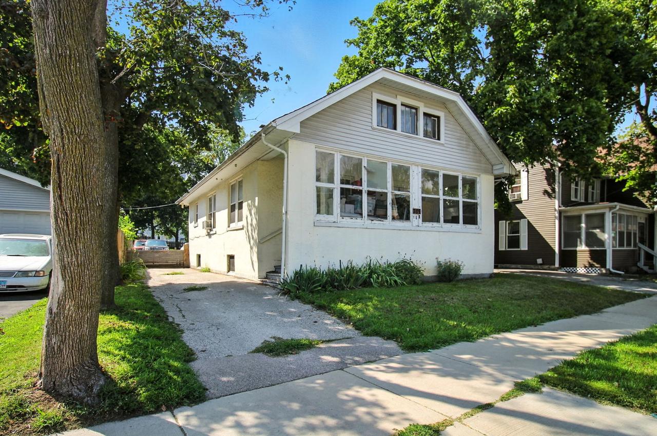 709 S River St., Aurora, IL 60506