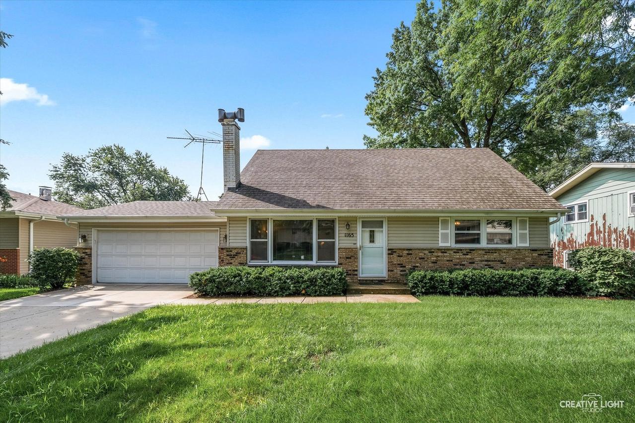 1165 Crestview Dr., Elgin, IL 60123