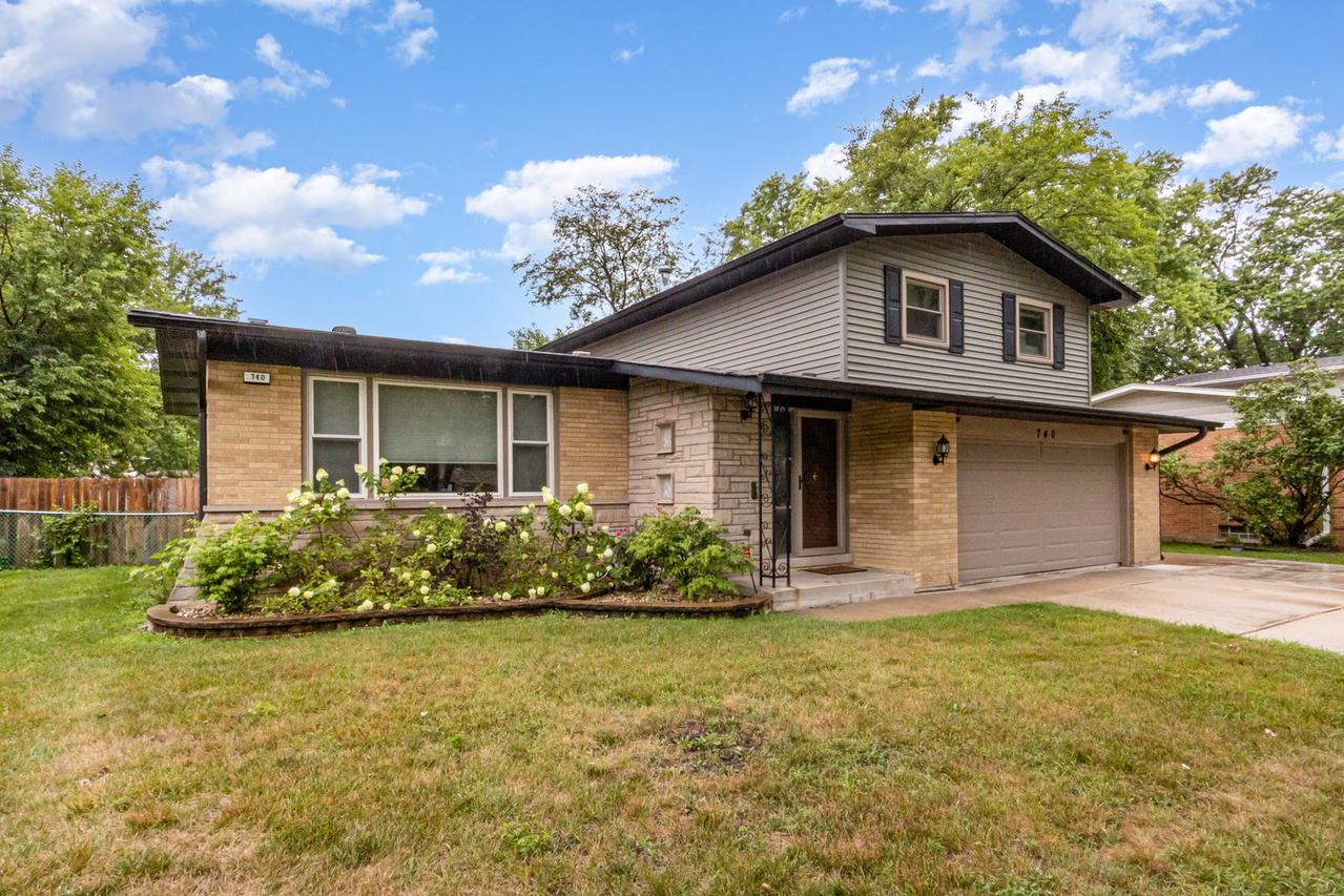 740 W Fitzhenry Ct., Glenwood, IL 60425