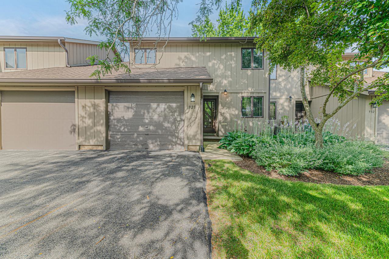 928 Stratford Ct. #23, Grayslake, IL 60030