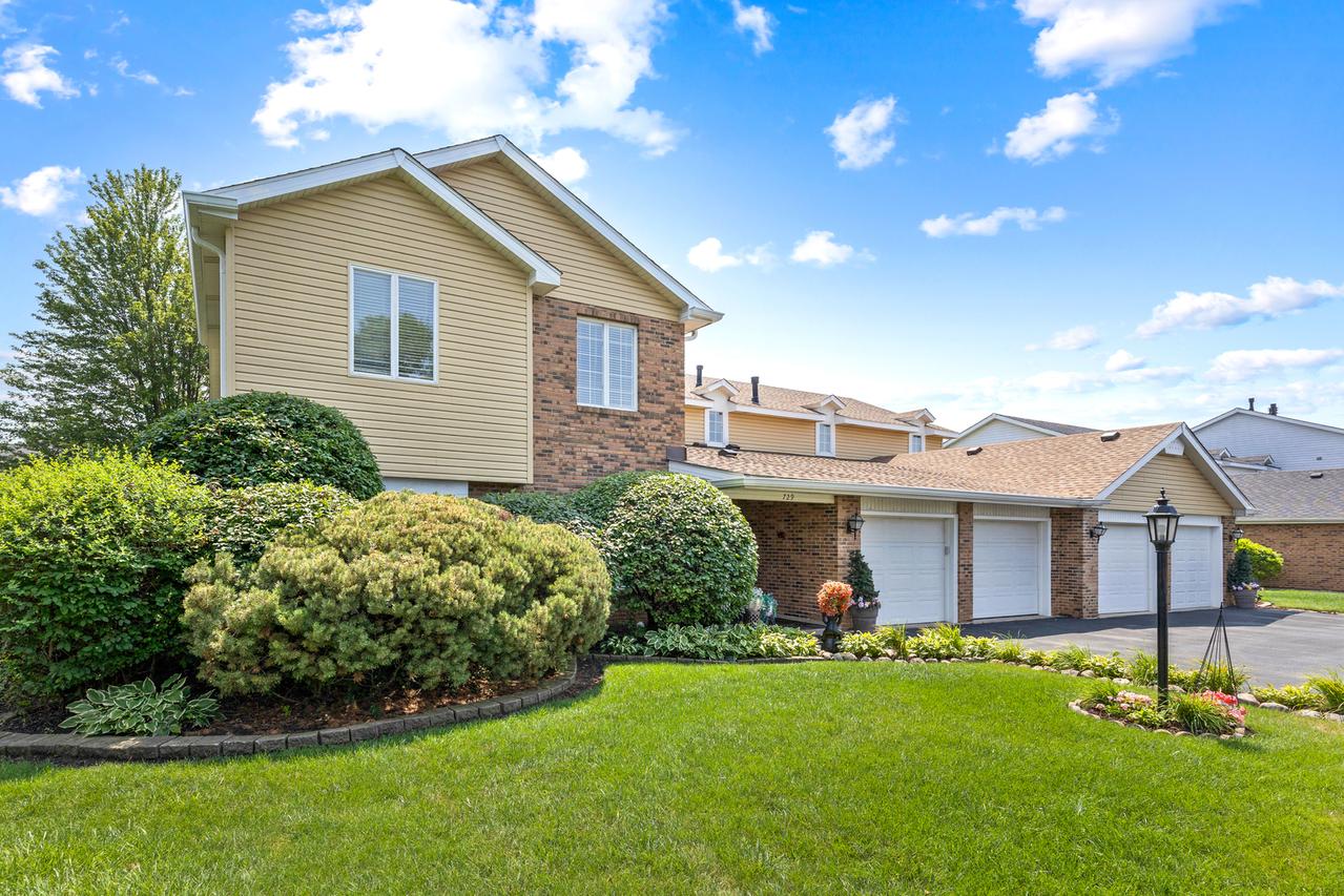 729 Birchwood Ct. #18C, Willowbrook, IL 60527