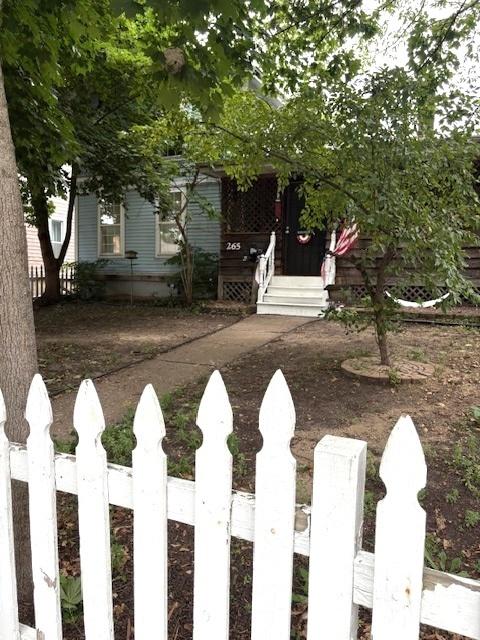 265 Center St., Elgin, IL 60120