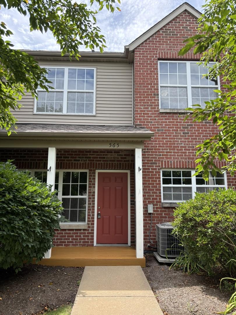 565 Clayton Cir. #CO, Sycamore, IL 60178