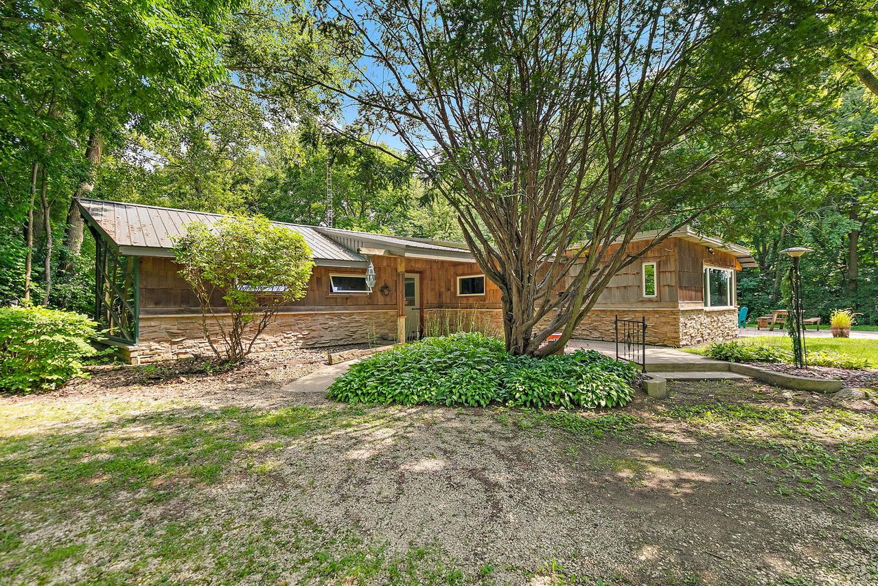 8750 Gurler Rd., Dekalb, IL 60115