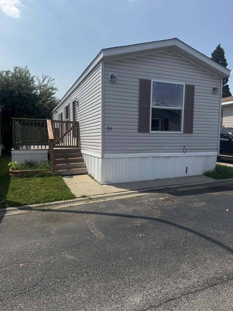 94 Hawthorne Dr., La Grange, IL 60525