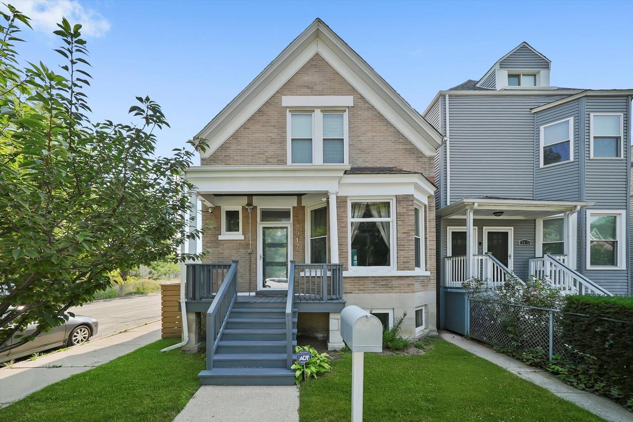2917 N Richmond St., Chicago, IL 60618