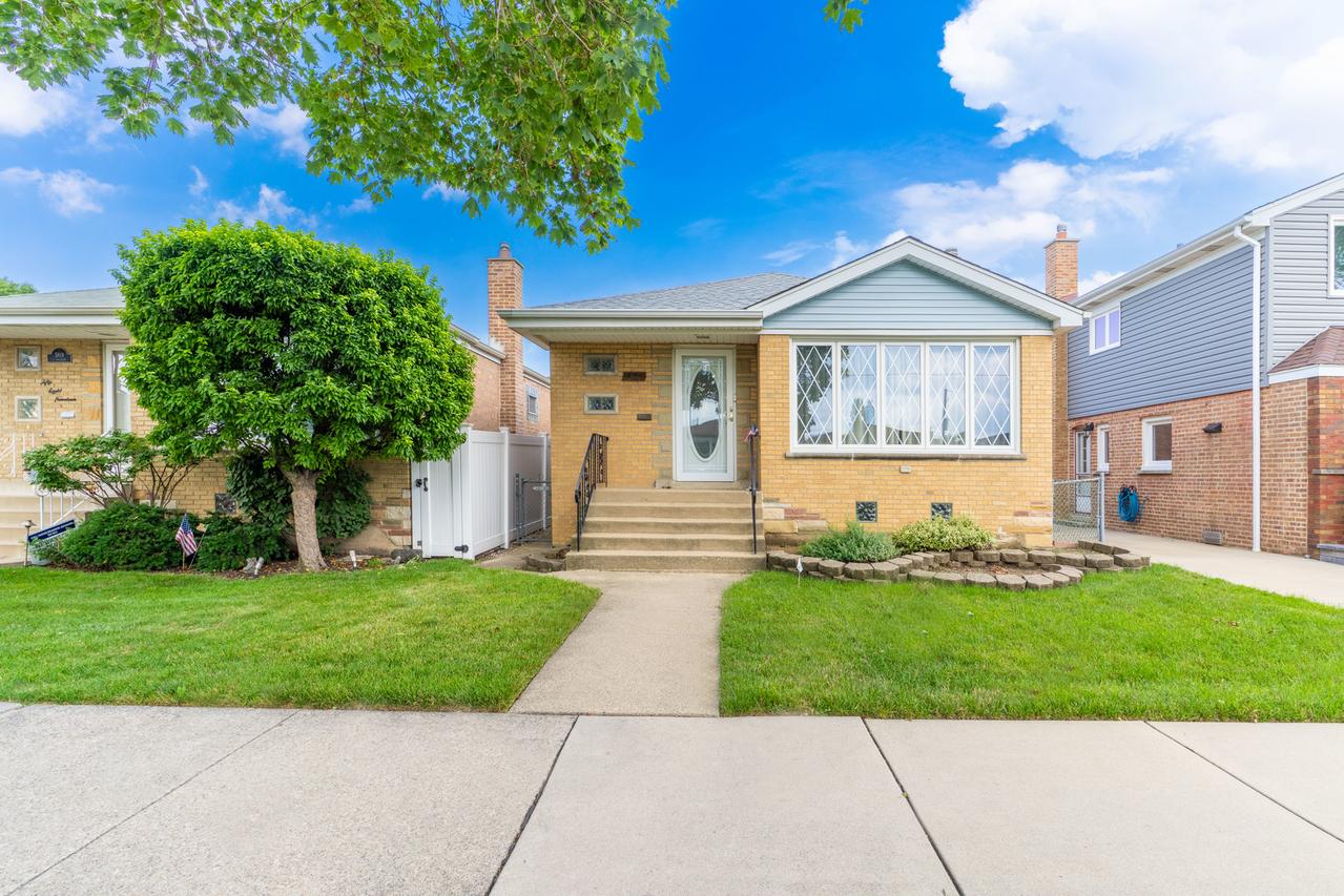 5823 S Mulligan Ave., Chicago, IL 60638