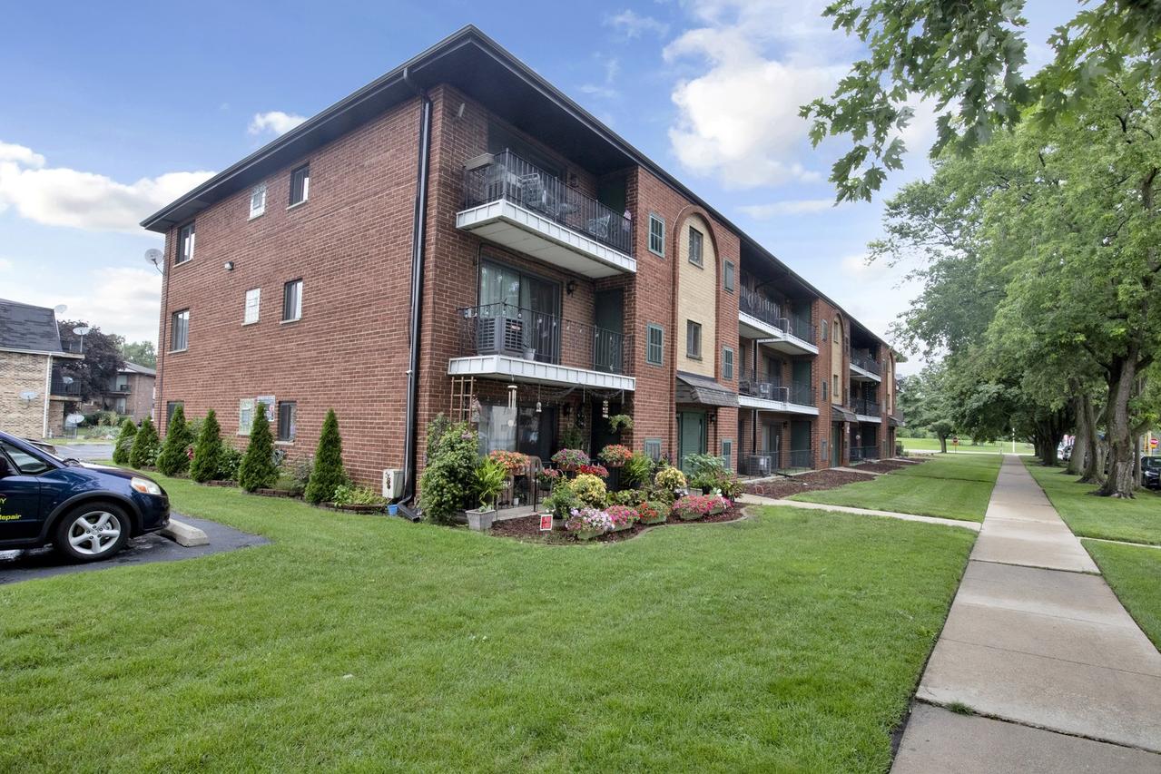 7012 98th St. #1A, Chicago Ridge, IL 60415