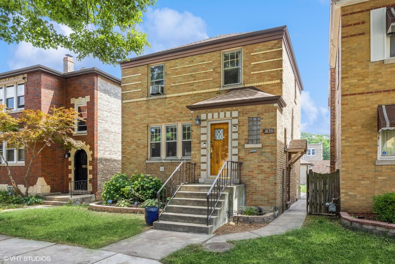 1635 Euclid Ave., Berwyn, IL 60402