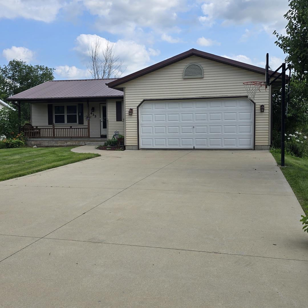435 Sunnyside Dr., Cedarville, IL 61013