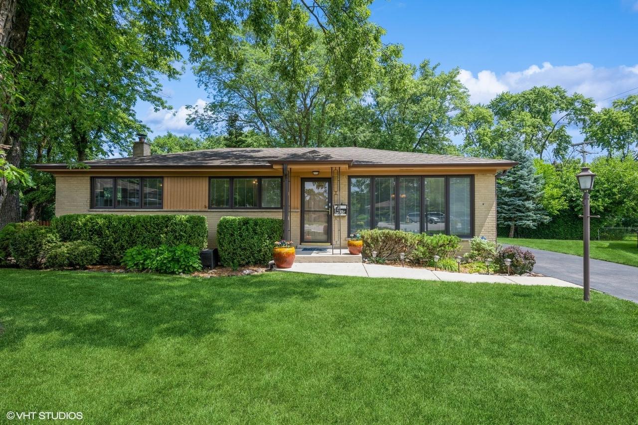 2530 Donald Ct., Glenview, IL 60025