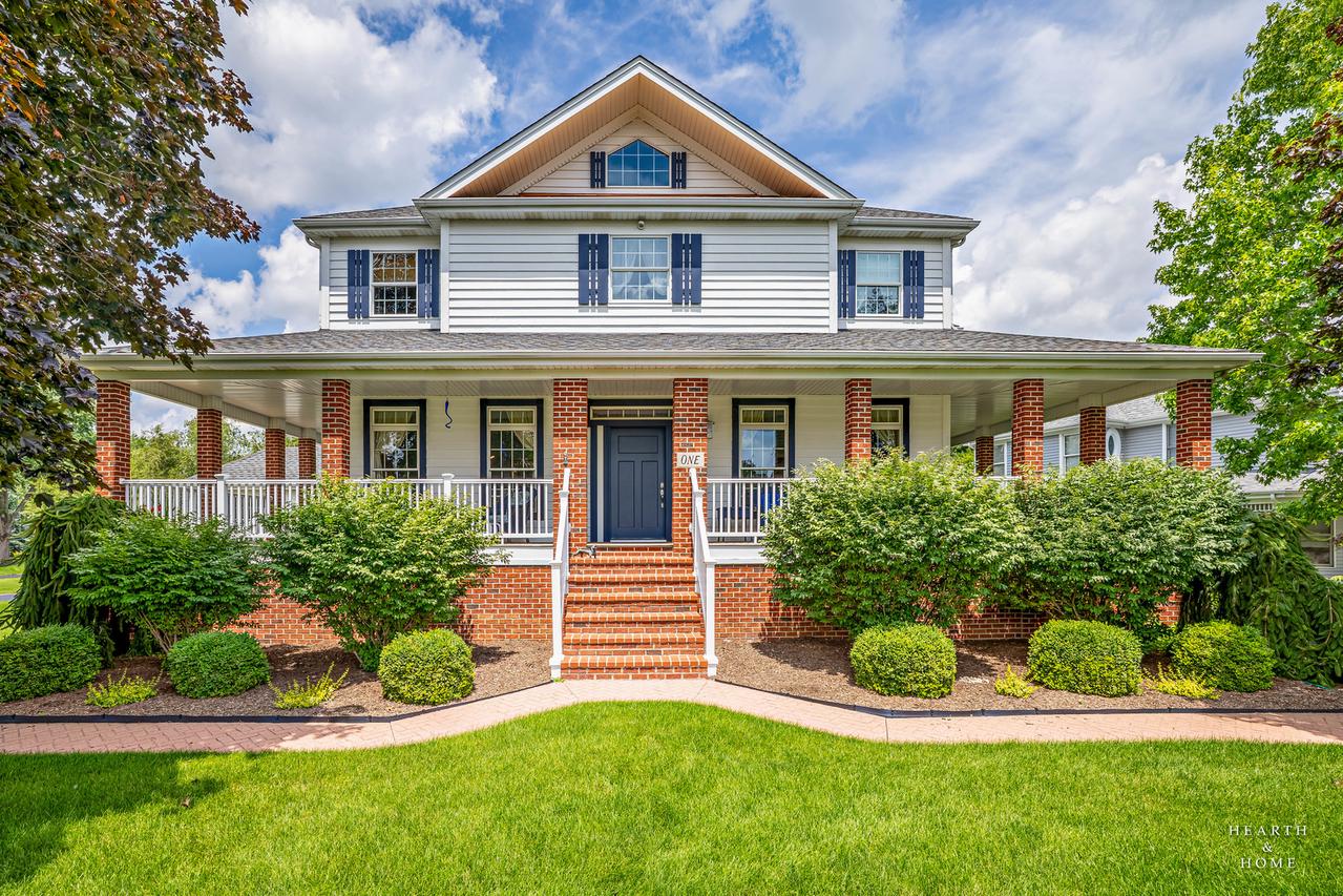 1 Calais Ct., Oakwood Hills, IL 60013