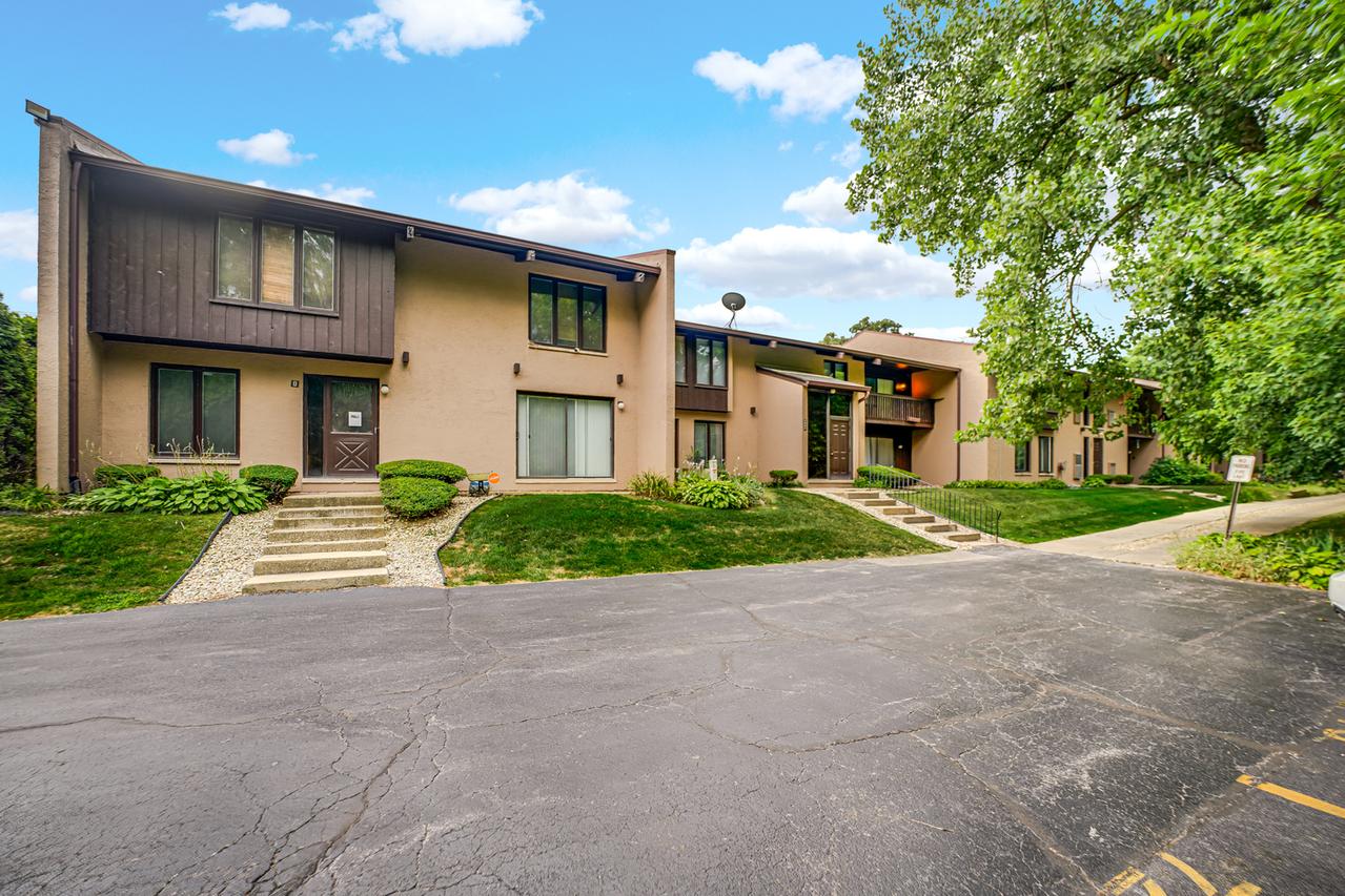 1100 Holbrook Rd. #D, Homewood, IL 60430