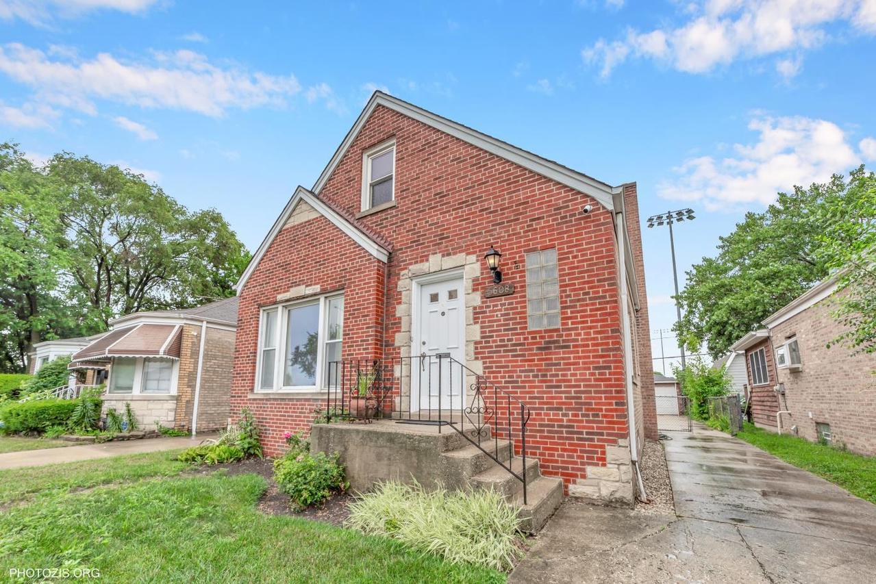 5608 N Nagle Ave., Chicago, IL 60646