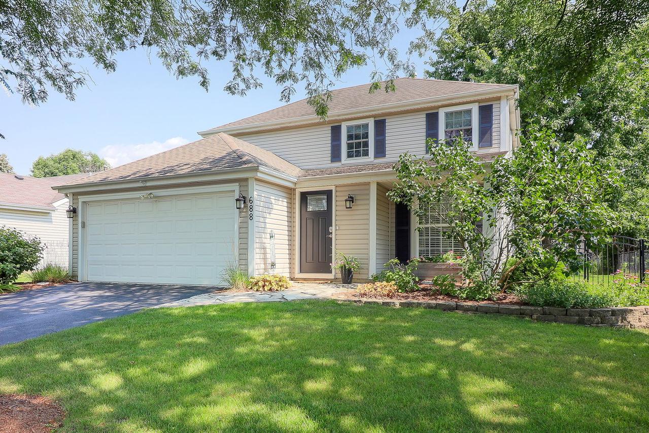 688 Thunderbird Tr., Carol Stream, IL 60188