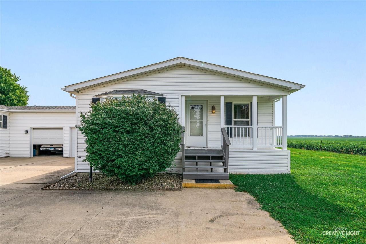 879 Meadowlark Cir. #B, Sandwich, IL 60548