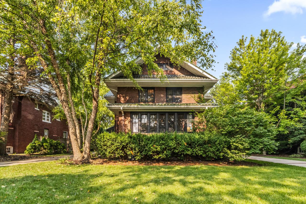 820 Monroe Ave., River Forest, IL 60305