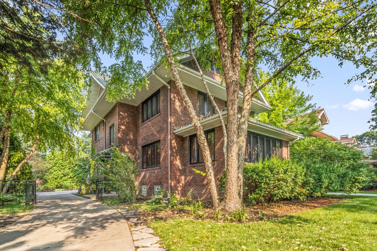 820 Monroe Ave., River Forest, IL 60305