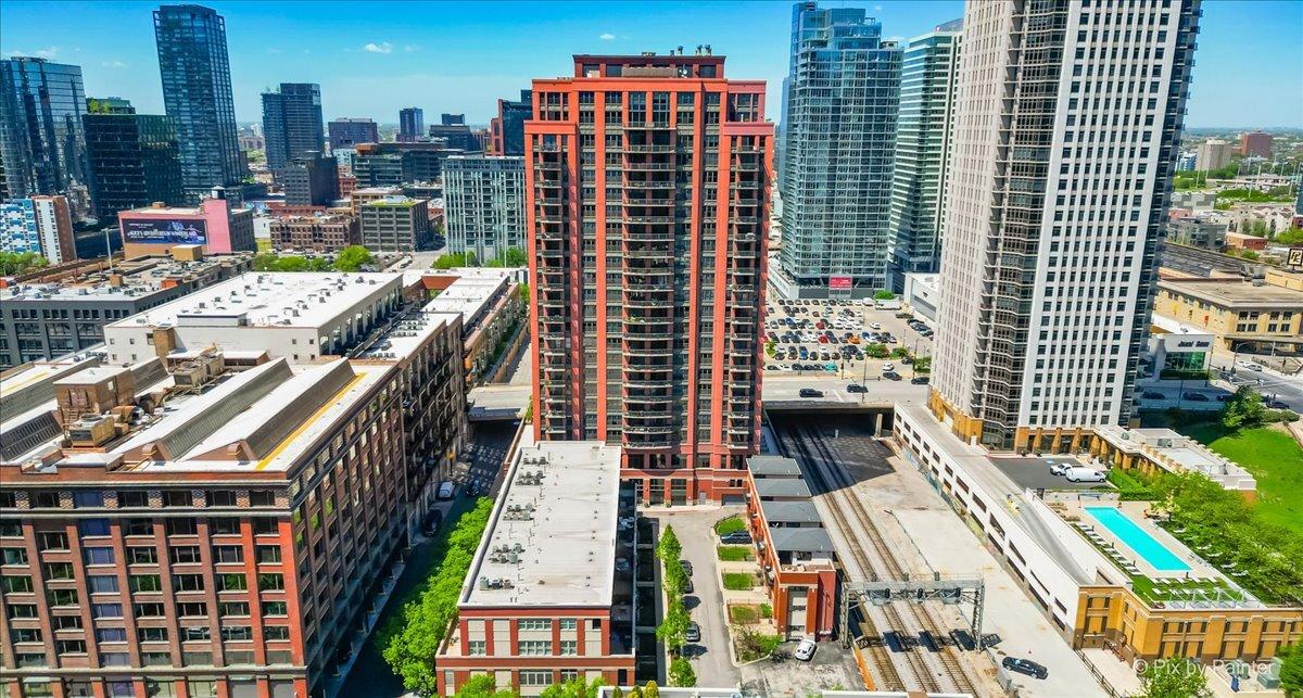 324 N Jefferson St. #307, Chicago, IL 60661