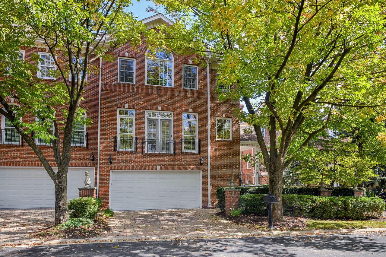 221 Campbell Ct., Geneva, IL 60134