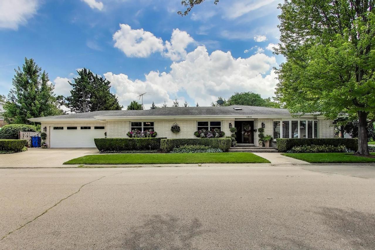 6835 N Waukesha Ave., Chicago, IL 60646