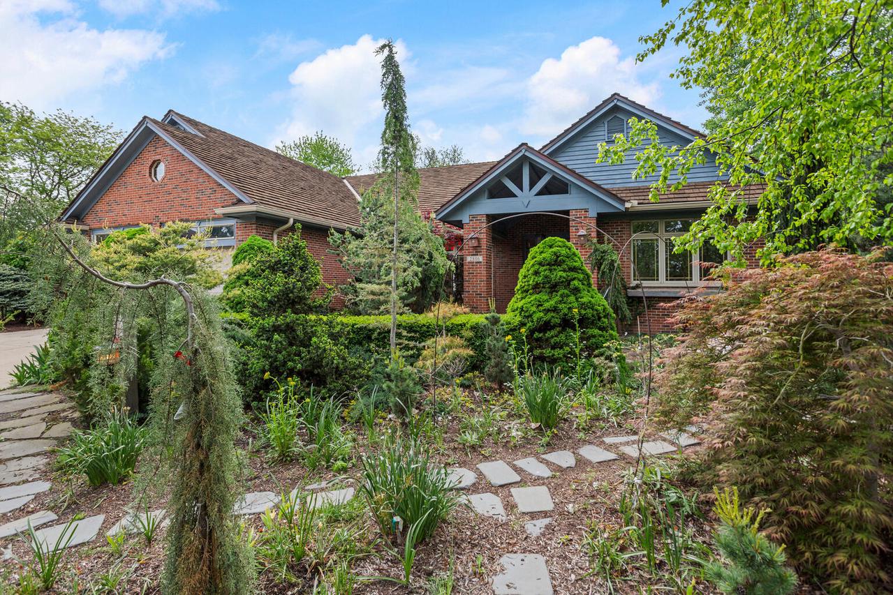 2806 Oakmont Ct., Champaign, IL 61821