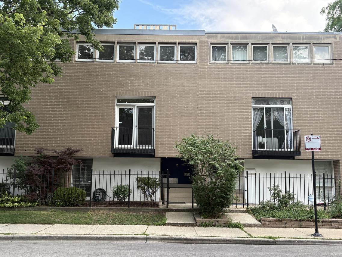 5555 S Harper Ave., Chicago, IL 60637