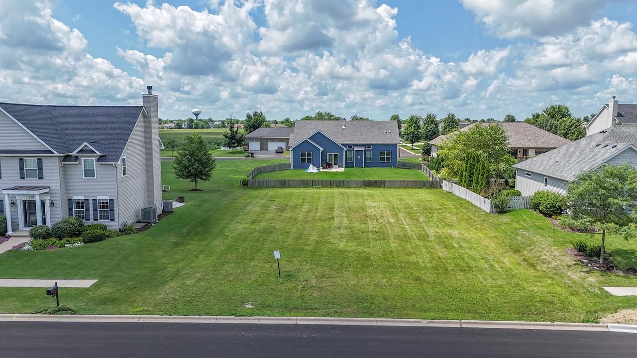 1823 Constitution St., Sycamore, IL 60178