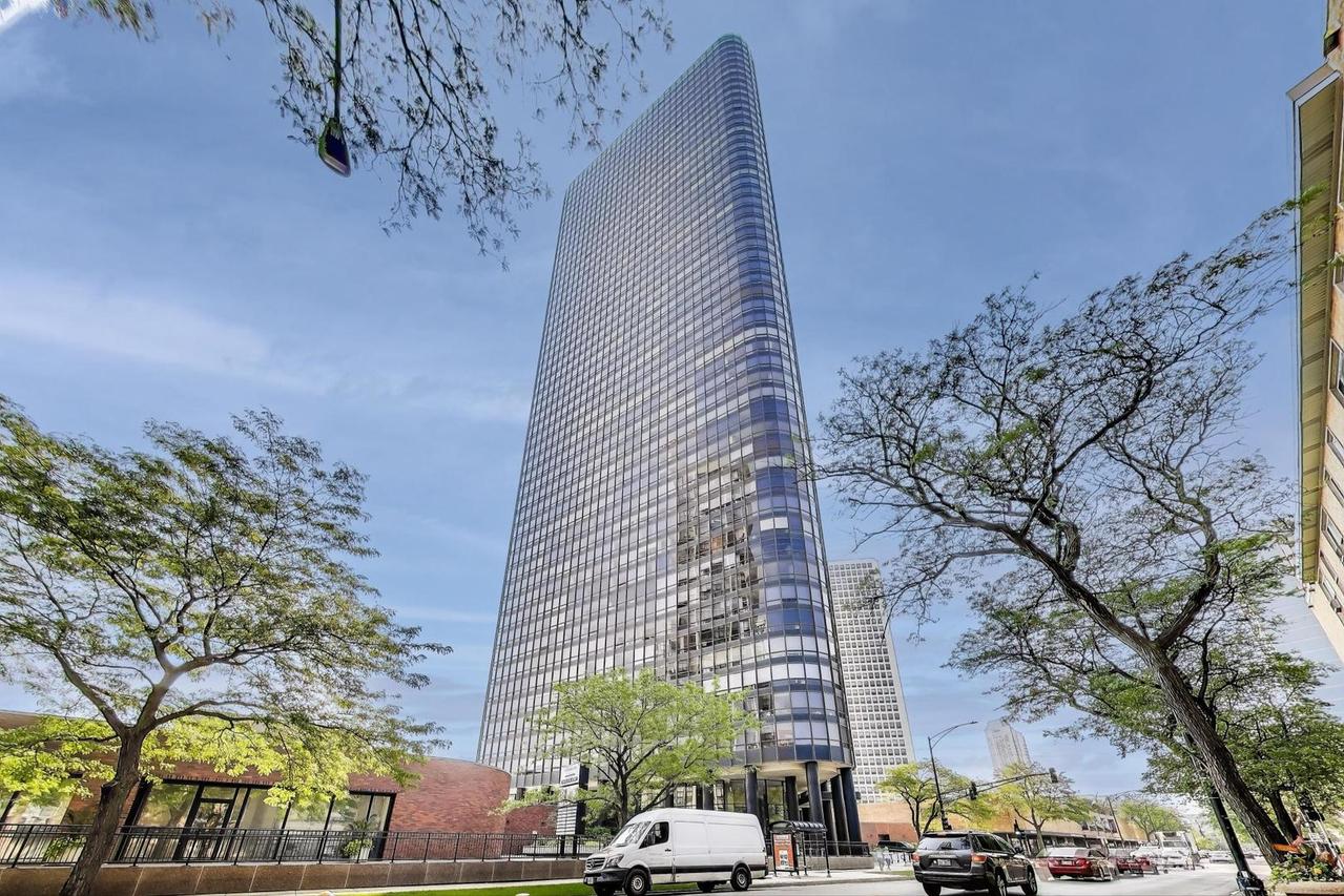 5415 N Sheridan Rd. #1401, Chicago, IL 60640