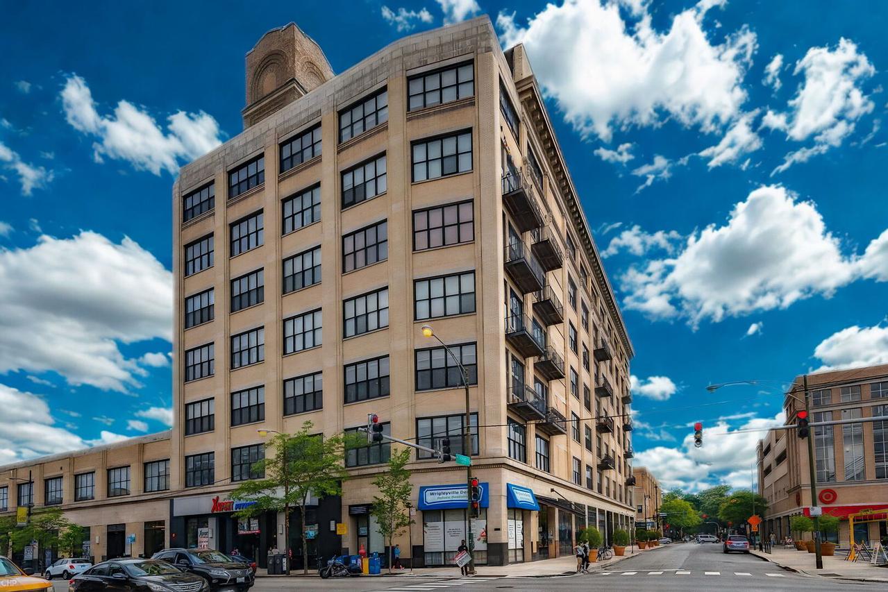 1601 W School St. #302, Chicago, IL 60657