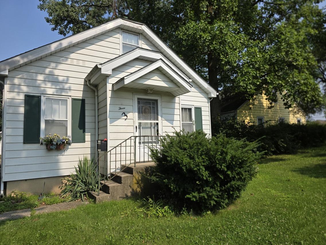 3 N Adams St., North Aurora, IL 60542