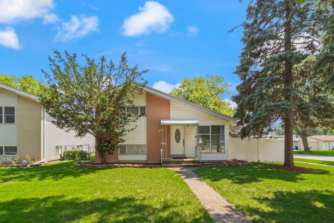 611 N Iowa Ave., Villa Park, IL 60181
