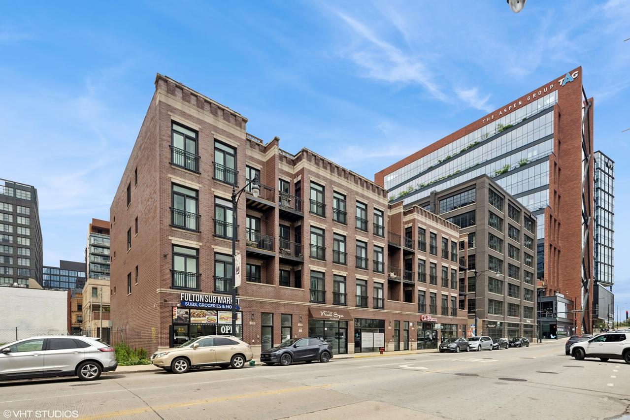 210 N Halsted St. #4, Chicago, IL 60661