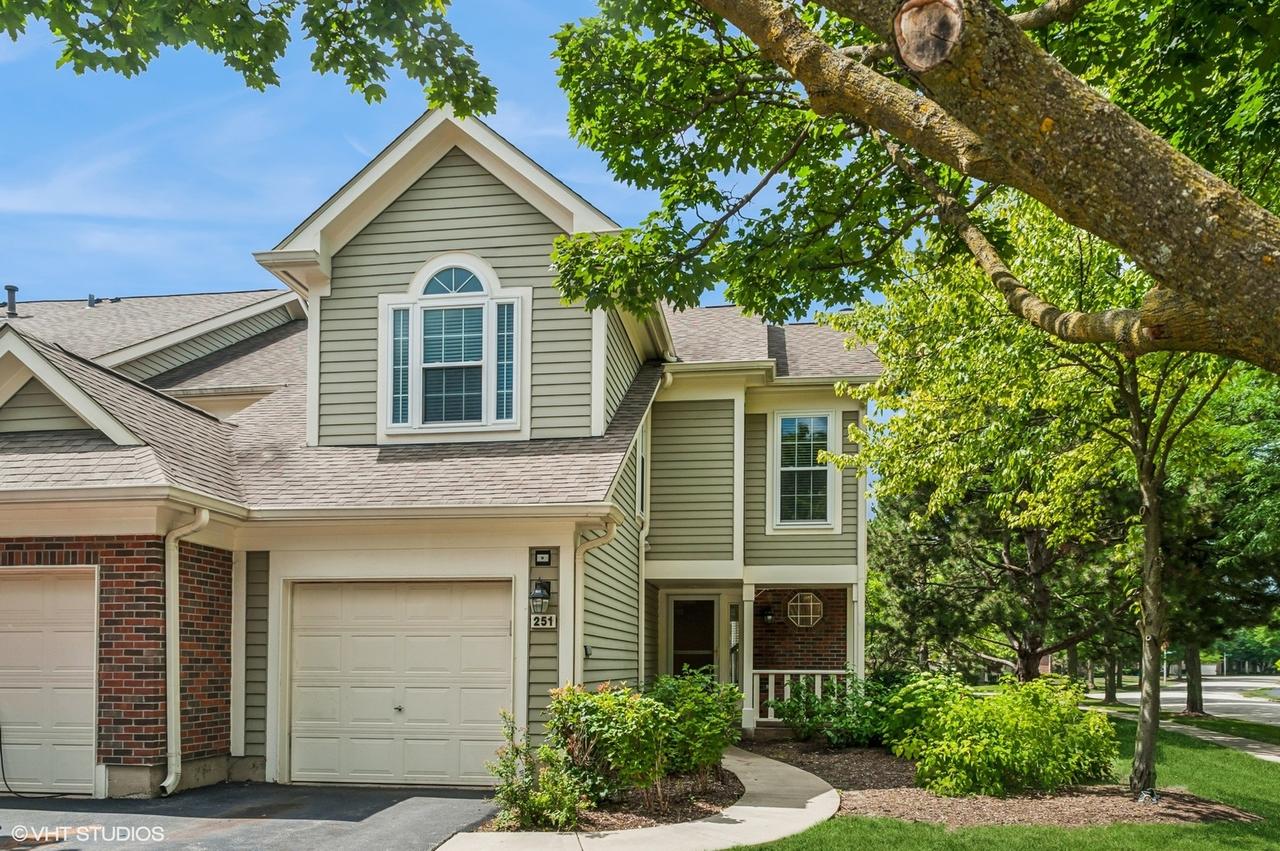 251 Cobblestone Ct., Schaumburg, IL 60173