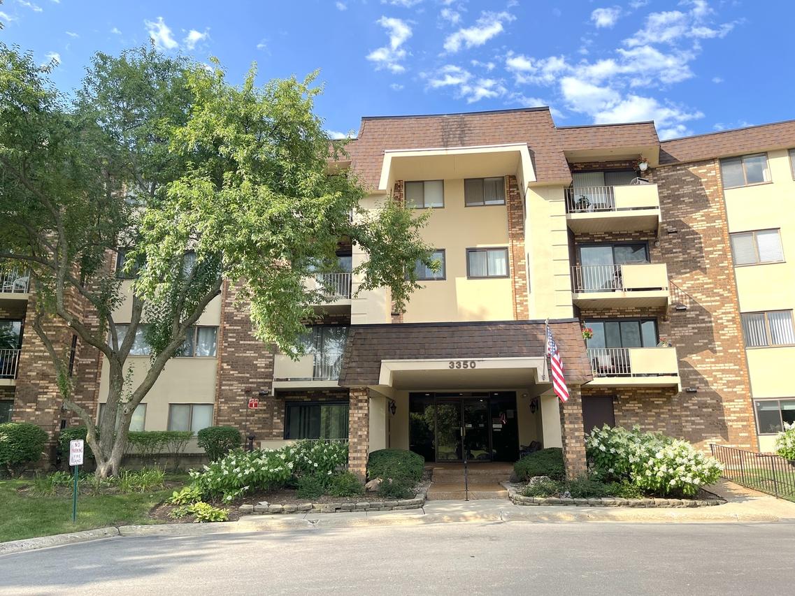 3350 N Carriageway Dr. #103, Arlington Heights, IL 60004