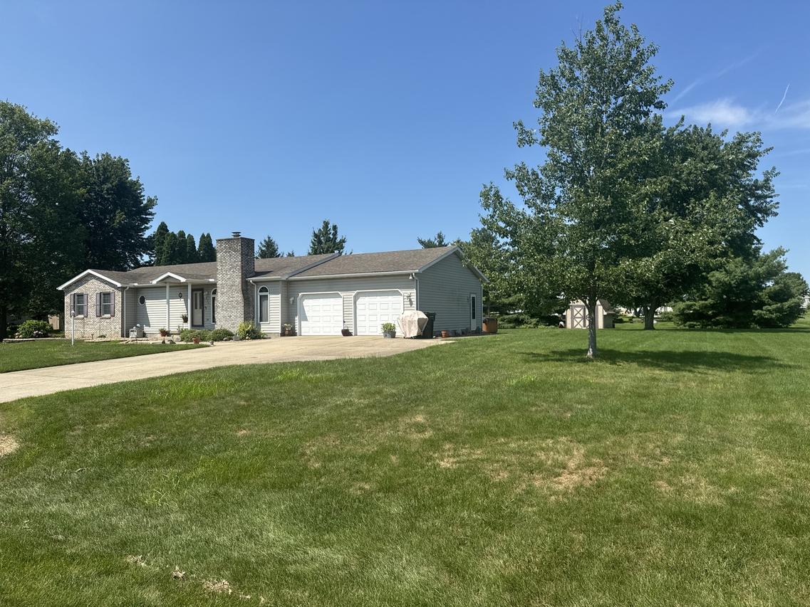 5434 Brittany Ln., Clinton, IL 61727