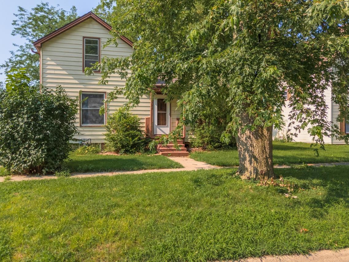 121 E James St., Forrest, IL 61741