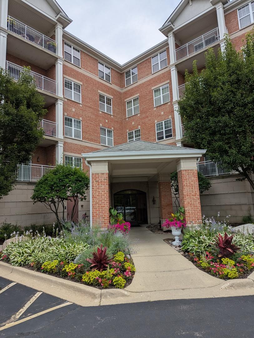 101 Pointe Dr. #203, Northbrook, IL 60062