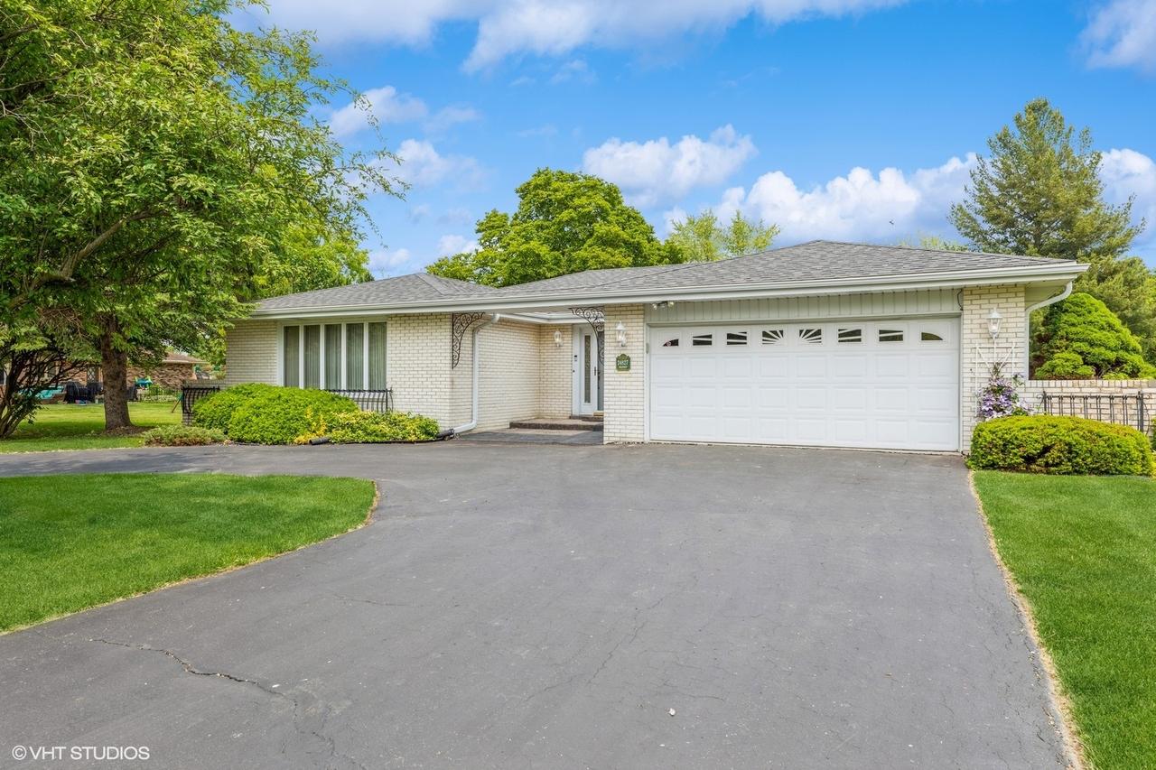 24827 S Chestnut Ln., Crete, IL 60417
