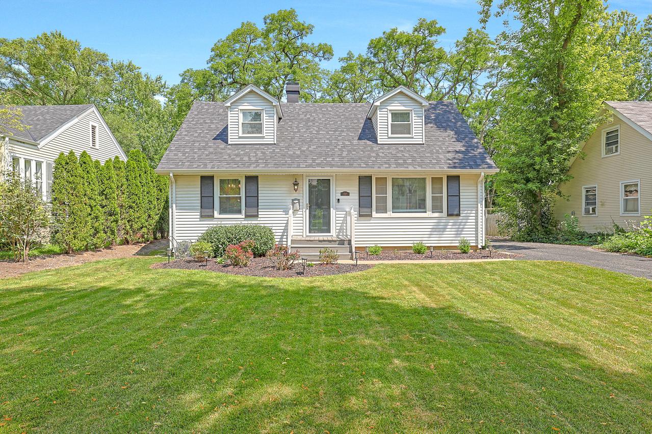 727 S Cook St., Barrington, IL 60010