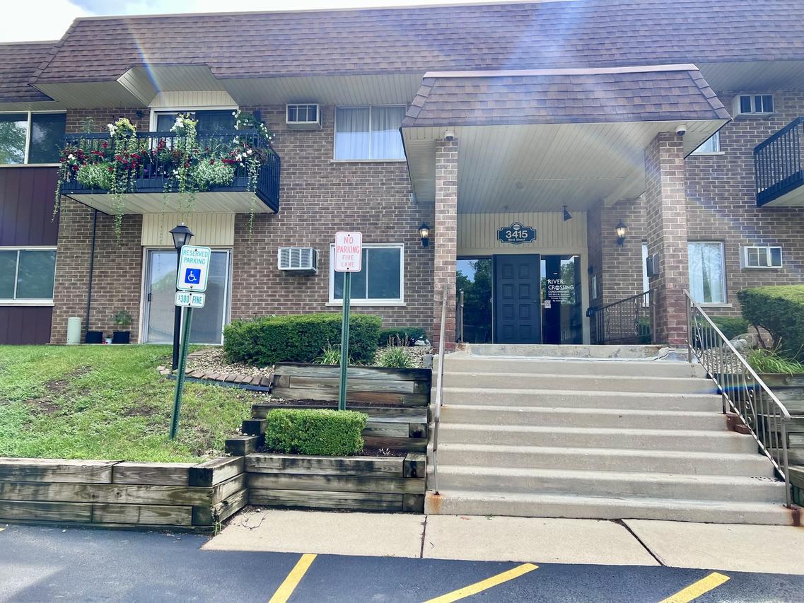 3415 83rd St. #E16, Woodridge, IL 60517