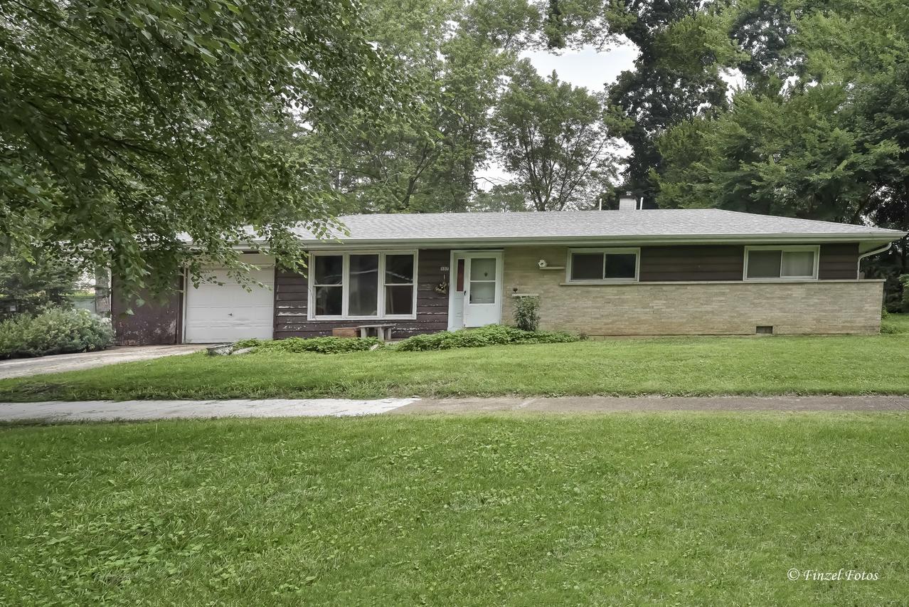 557 Willard Ave., Elgin, IL 60120