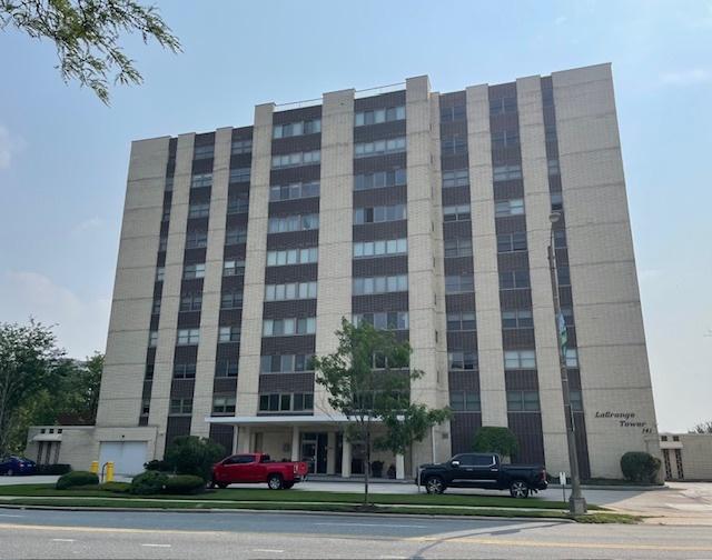 141 N La Grange Rd. #504, La Grange, IL 60525